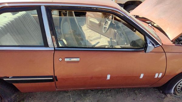 1985 Pontiac Sunbird Front Door RH 2DR Man Wnd Brown 20717780 — photo 1