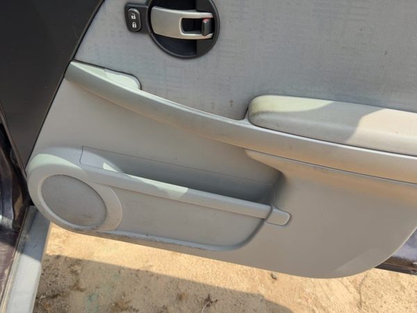 05-06 Equinox Passenger Right Front Door Trim Panel With Switches Light Gray 14B — photo 6