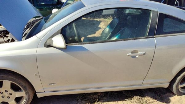 2006 Chevrolet Cobalt Front Door LH 95U Ultra Silver — photo 1