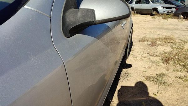 2006 Chevrolet Cobalt Front Door LH 95U Ultra Silver — photo 2