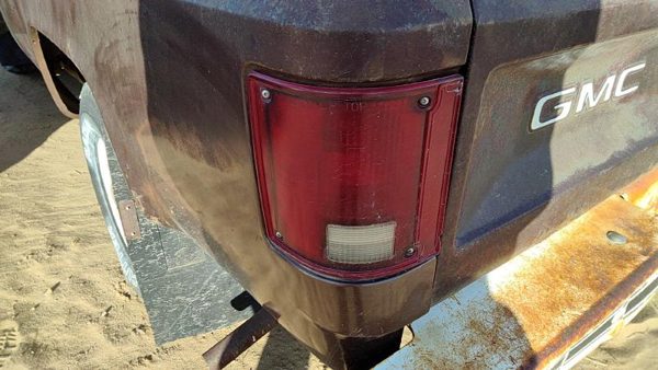 1973-1991 Gmc Sierra C3500 Driver Left Tail Light Brake Lamp Oem Rear 05965772 — photo 2