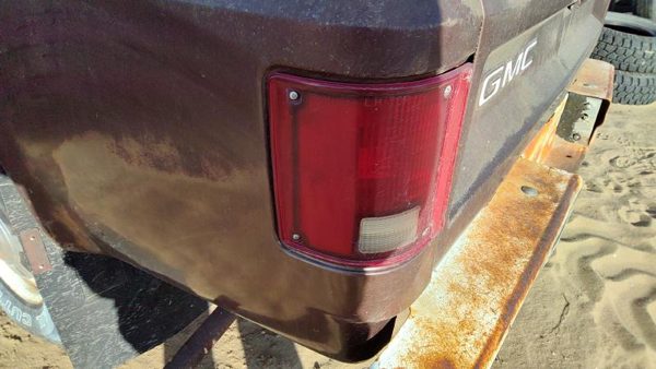 1973-1991 Gmc Sierra C3500 Driver Left Tail Light Brake Lamp Oem Rear 05965772 — photo 4