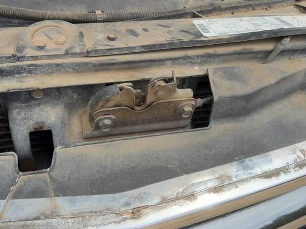 1996-1999 Chevy Silverado 1500 Hood Latch Assembly With Bracket Oem 15149287 — photo 1