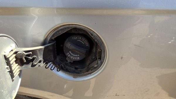 2004-2008 Chrysler Pacifica Fuel Filler Neck Assembly With Gas Cap Oem 4809407Ab — photo 2
