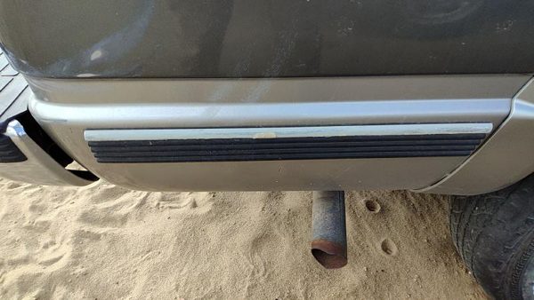 96-99 Chevy Suburban Passenger Right Rear Moulding On Quarter Panel Oem — photo 3