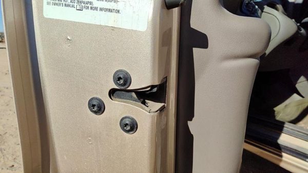 1999-2004 Pontiac Grand Am Driver Left Front Door Latch With Rods/Cables Oem — photo 1
