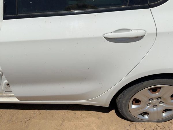 2013 Dodge Dart Rear Door LH White PW7 — photo 1