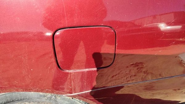 02-06 Toyota Camry Fuel Tank Door With Hinge Gas Lid Oem Filler Salsa Red 3Q3 — photo 1