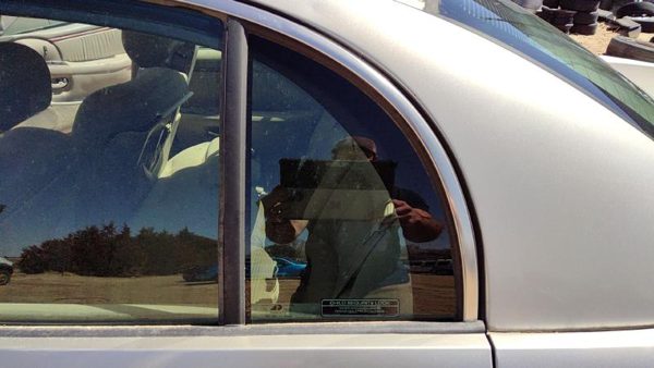 1997-2005 Park Ave Ultra Driver Left Rear Vent Window Back Door Glass With Frame — photo 3
