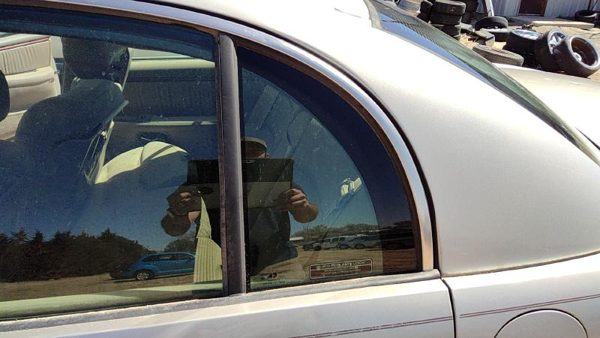 1997-2005 Park Ave Ultra Driver Left Rear Vent Window Back Door Glass With Frame — photo 1