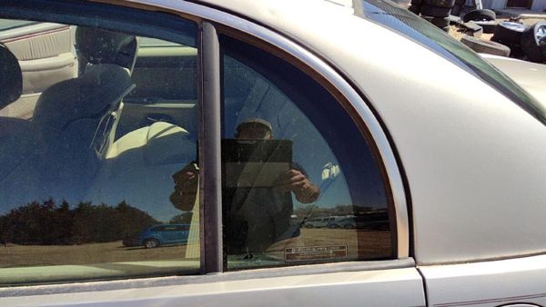 1997-2005 Park Ave Ultra Driver Left Rear Vent Window Back Door Glass With Frame — photo 2