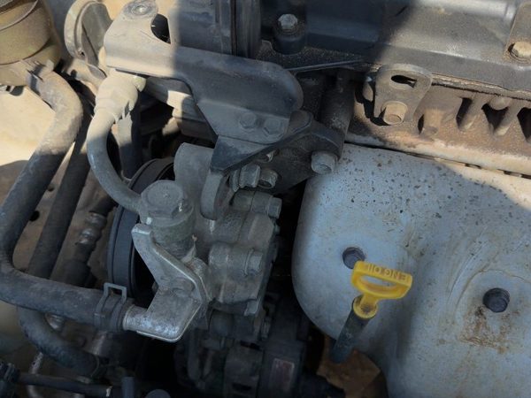 2001-2006 Hyundai Elantra Power Steering Pump With Mount Bracket Oem 2.0L — photo 2