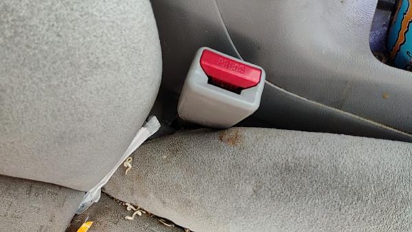 2006-2007 Hyundai Sonata Passenger Right Front Seat Belt Buckle Receiver Gray — photo 1