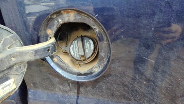 1999-2010 F350 Powerstroke Fuel Filler Neck Assembly With Gas Cap Oem F81z9034pb — photo 1
