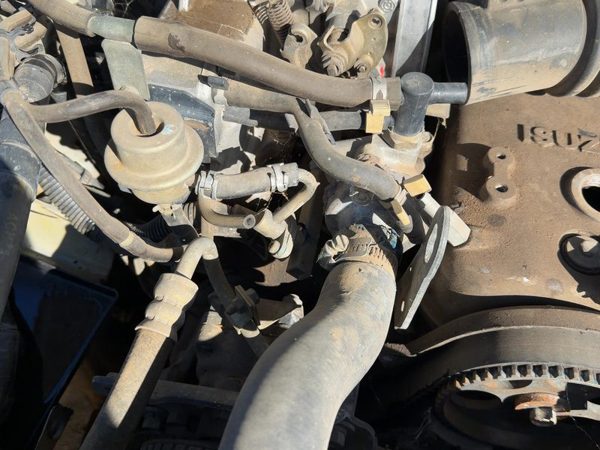 1991-1992 Isuzu Pup Complete Fuel Rail With Injectors Set Loaded Oem 2.6L — photo 2