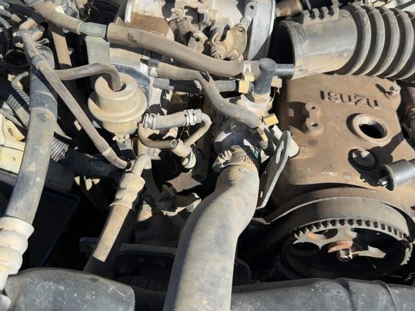 1991-1992 Isuzu Pup Complete Fuel Rail With Injectors Set Loaded Oem 2.6L — photo 1