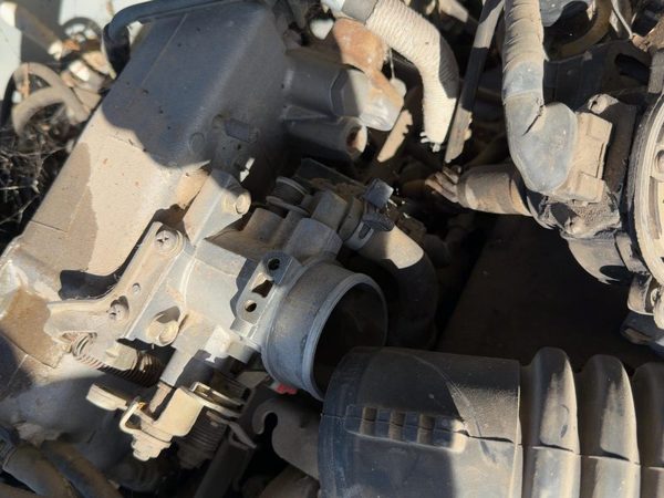 1991-1992 Isuzu Pup Complete Fuel Rail With Injectors Set Loaded Oem 2.6L — photo 3