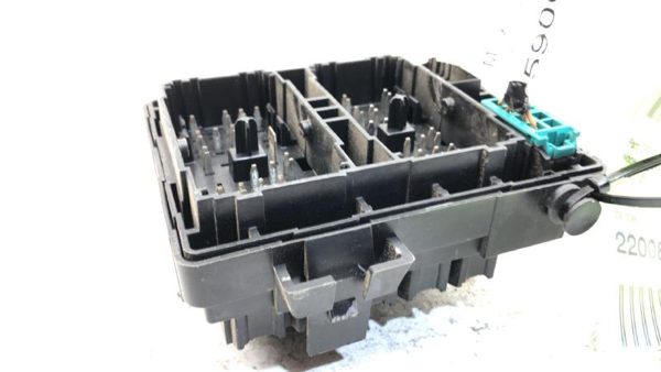 2011 Gmc Sierra 07-13 Cabin Fuse Box Relay Junction Panel Oem 20813086 — photo 2
