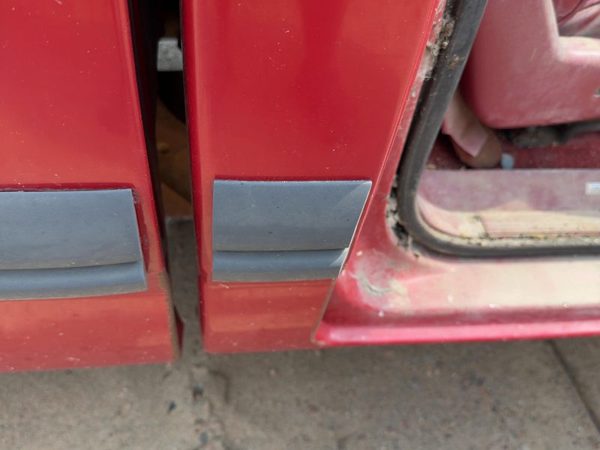 1991-1993 Dodge Dakota Passenger Right Rear Moulding On Cab Corner Oem — photo 2