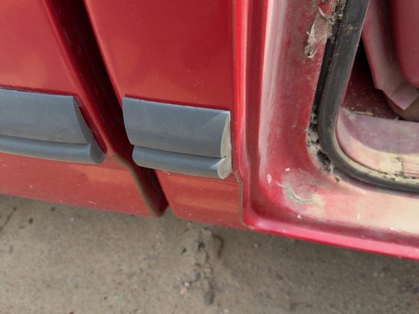 1991-1993 Dodge Dakota Passenger Right Rear Moulding On Cab Corner Oem — photo 1