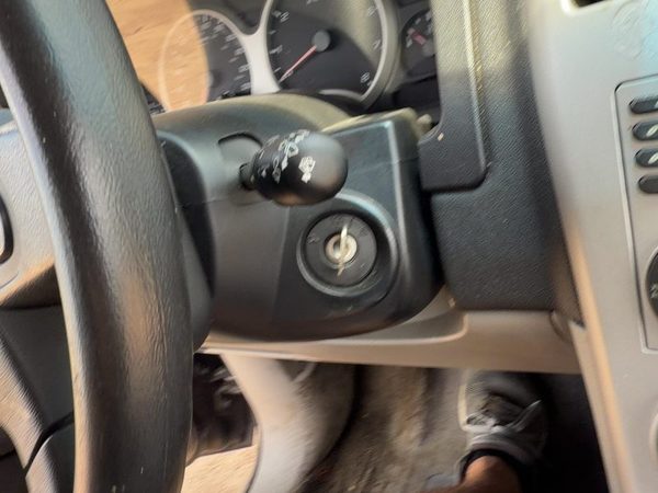 2005-2006 Chevy Equinox Steering Column Assembly Oem Light Gray 14B 19178903 — photo 2