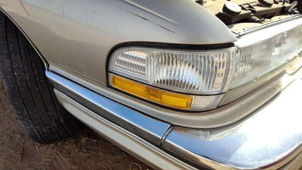 91-96 Park Ave Ultra Passenger Right Front Turn Signal Light Lamp Fender Mounted — photo 1