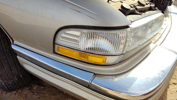 91-96 Park Ave Ultra Passenger Right Front Turn Signal Light Lamp Fender Mounted — photo 2