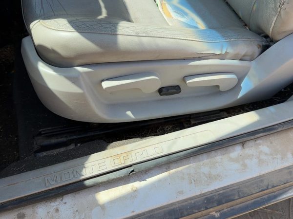 06 Monte Carlo Driver Left Side Power Seat Switch With Trim Panel Oem Gray 832 — photo 2