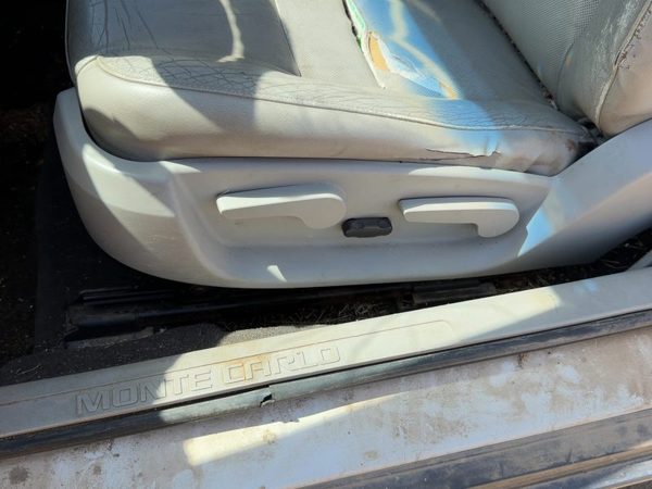 06 Monte Carlo Driver Left Side Power Seat Switch With Trim Panel Oem Gray 832 — photo 3