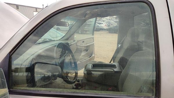 1999-2007 Chevy Silverado 2500 Driver Left Front Side Window Door Glass Oem — photo 2