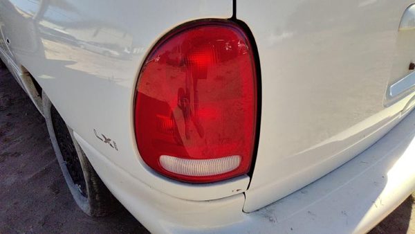 1998 Chrysler Town Cntry Tail Light Assembly LH & Country — photo 3