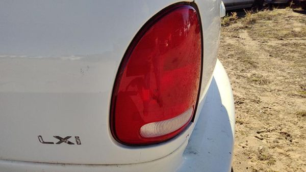 1998 Chrysler Town Cntry Tail Light Assembly LH & Country — photo 2