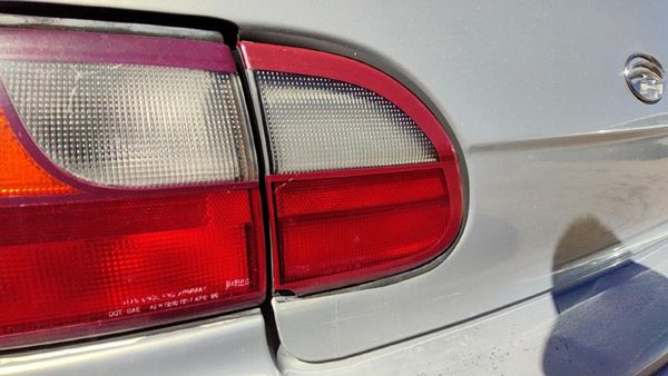 2000 Chevrolet Malibu Tail Light Assembly LH Chevy Chipped Corner — photo 3