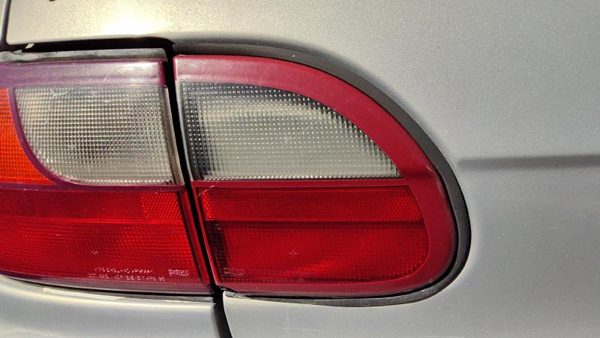 2000 Chevrolet Malibu Tail Light Assembly LH Chevy Chipped Corner — photo 1