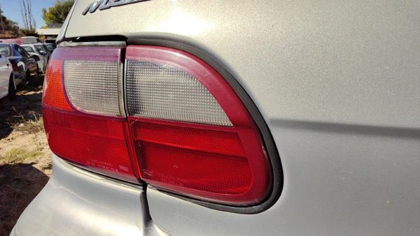 2000 Chevrolet Malibu Tail Light Assembly LH Chevy Chipped Corner — photo 2