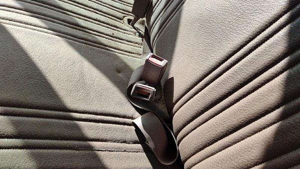 88-94 Chevy Silverado 1500 Driver Left Front Seat Belt Buckle Receiver Oem Tan — photo 2