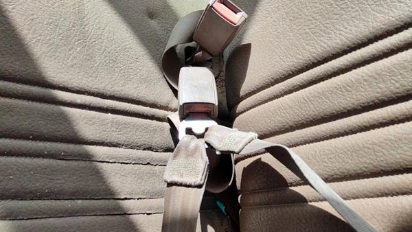 88-94 Chevy Silverado 1500 Driver Left Front Seat Belt Buckle Receiver Oem Tan — photo 4
