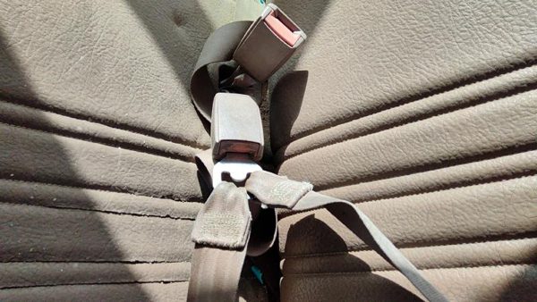 88-94 Chevy Silverado 1500 Driver Left Front Seat Belt Buckle Receiver Oem Tan — photo 5