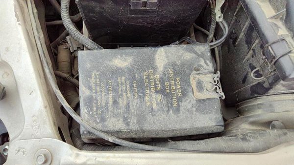 1997 Ford Contour Engine Fuse Box Power Distribution Panel Oem 2.0L — photo 2