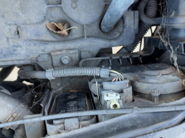 2002 Vw Jetta Wiring Pigtail For Left Headlight — photo 1