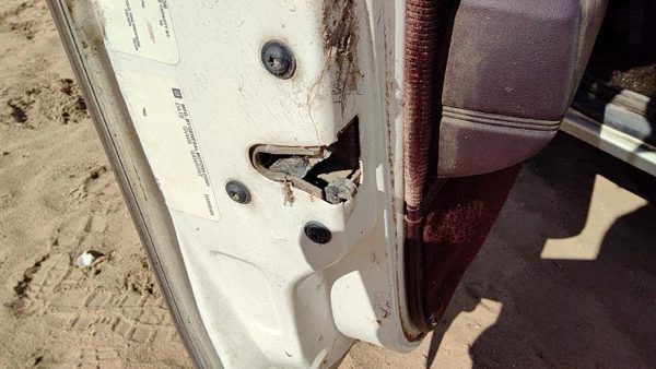 82-89 Olds Ciera Driver Left Front Door Latch With Rods/Cables Oem — photo 2