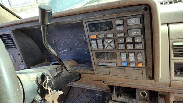 1992-1994 Chevy Silverado 1500 Trim Bezel Around Speedometer Dash Surround Panel — photo 2