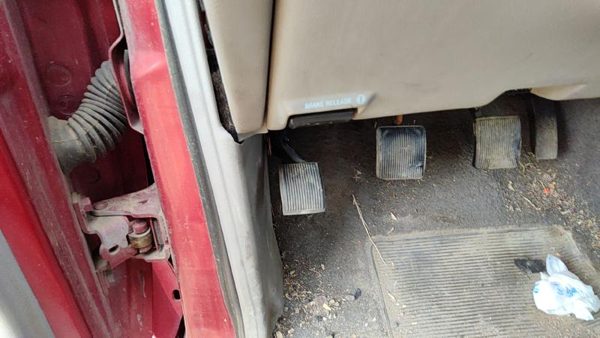 1998-2001 Mazda B2500 Parking Brake Pedal Assembly Oem Complete Emergency Unit — photo 3