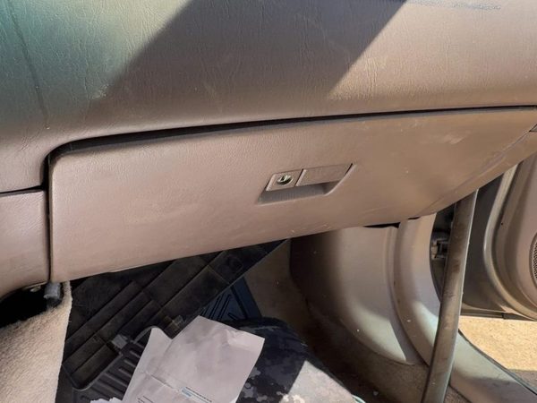 97-01 Toyota Camry Glove Box Assembly Complete Door Latch Oak FT4 55303AA010E0 — photo 3