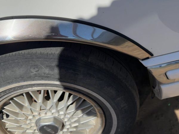90-94 Town Car Passenger Right Front Wheel Flare Moulding Oem Fender White Wt — photo 2