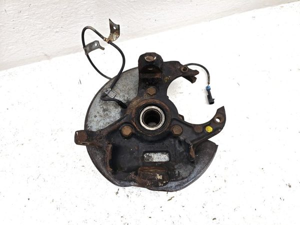 90-97 Chevy S10 Blazer Passenger Right Front Spindle Knuckle With Wheel Hub 4X4 — photo 4