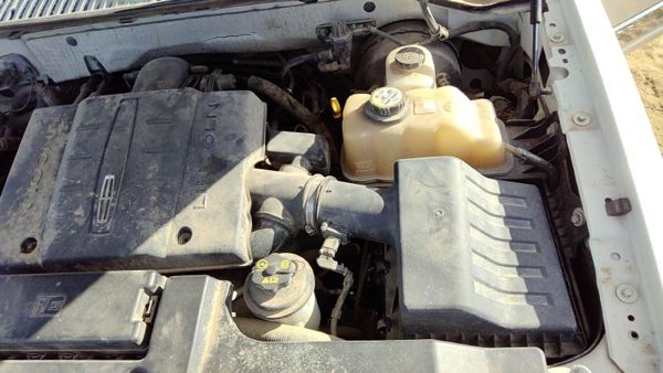 07-08 Navigator Complete Air Intake Cleaner Filter Box Housing With Tube 5.4L — photo 2