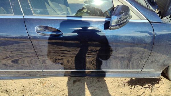 2013 Mercedes C-class Front Door RH Lunar Blue 890 — photo 2