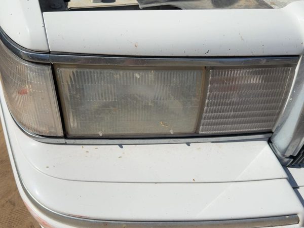 1994 Lincoln Town Car Headlamp Assembly RH — photo 1