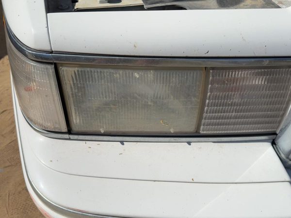 1994 Lincoln Town Car Headlamp Assembly RH — photo 2